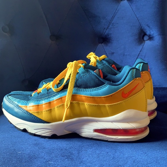 Nike Air Max Kids Y Size 6